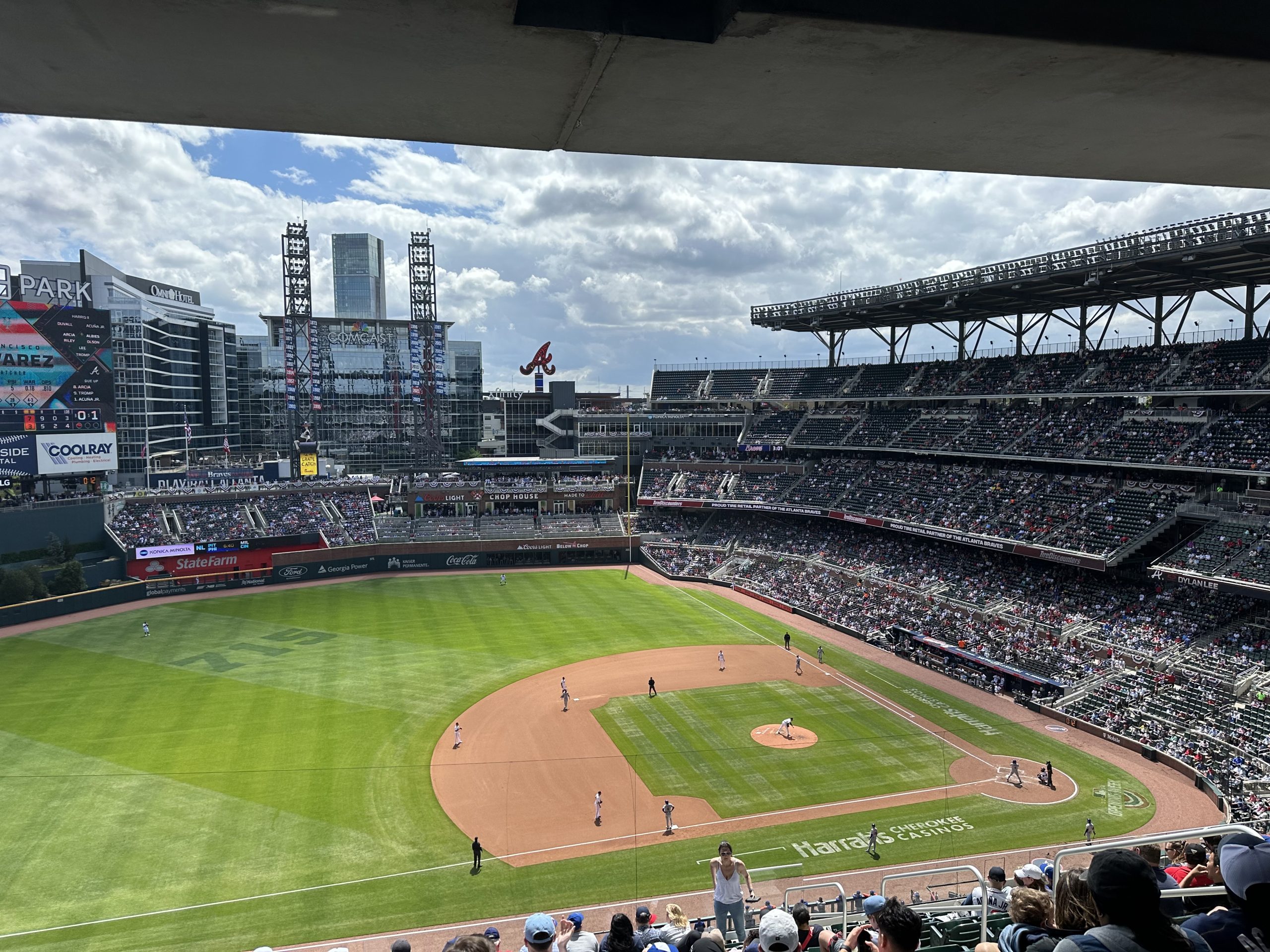 The Braves on field playing on a beautiful day